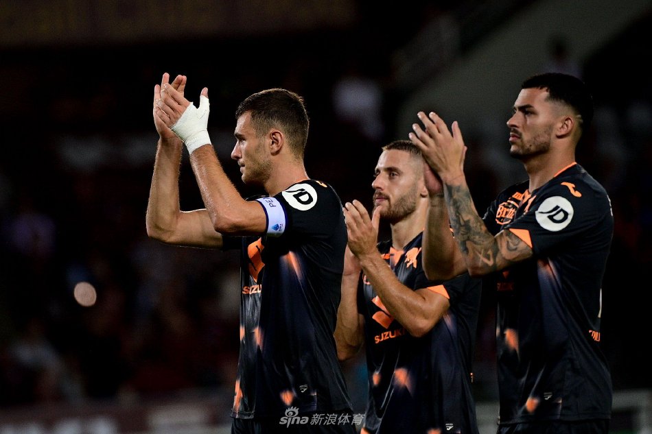 联球员显然 联球员显然